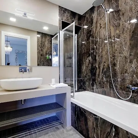Affittacamere Boutique Della Croce 4*